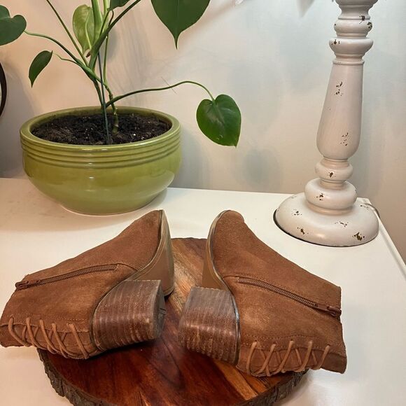 ALDO 8 Brown Suede Zip Western Ankle Fashion Boots Bootie, Criss Cross Detail, - Picture 3 of 8
